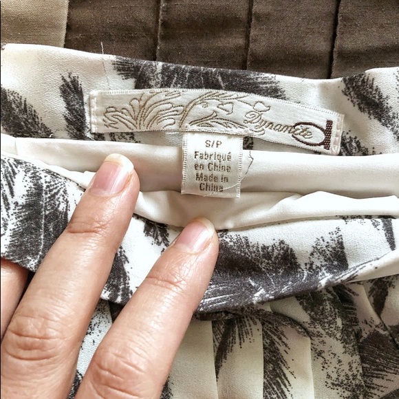 Black and white tropical pleated midi skirt - Picture 2 of 3